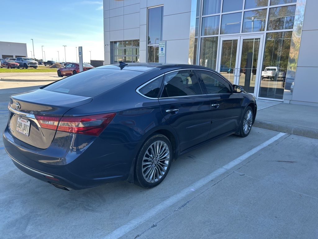 2016 Toyota Avalon Limited photo 3