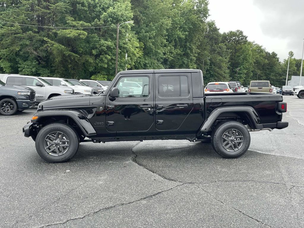 2025 Jeep Gladiator Sport S photo 4