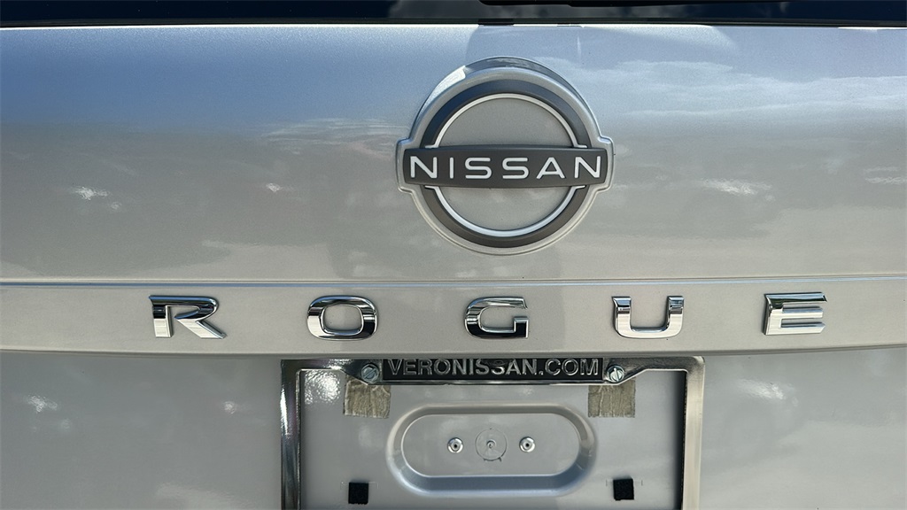 2023 Nissan Rogue SV photo 7