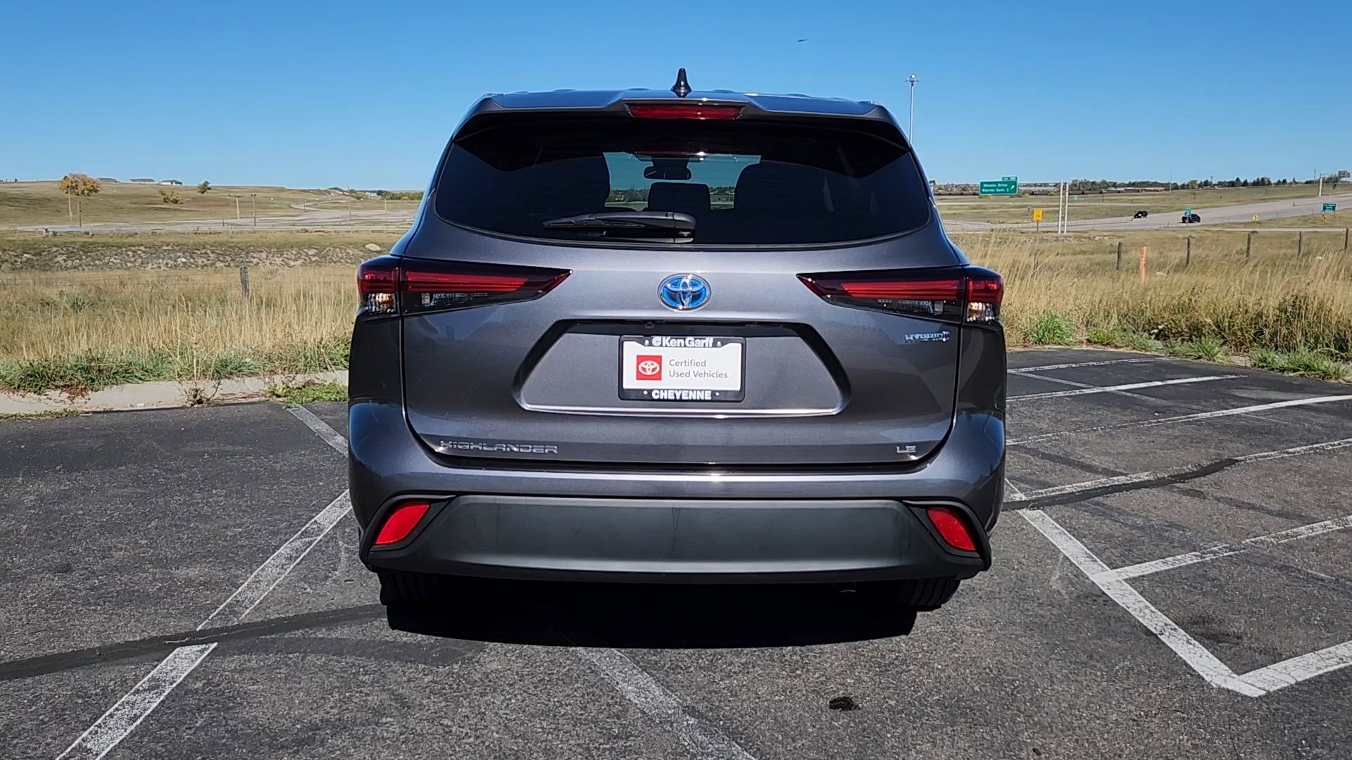 2024 Toyota Highlander Hybrid LE photo 19