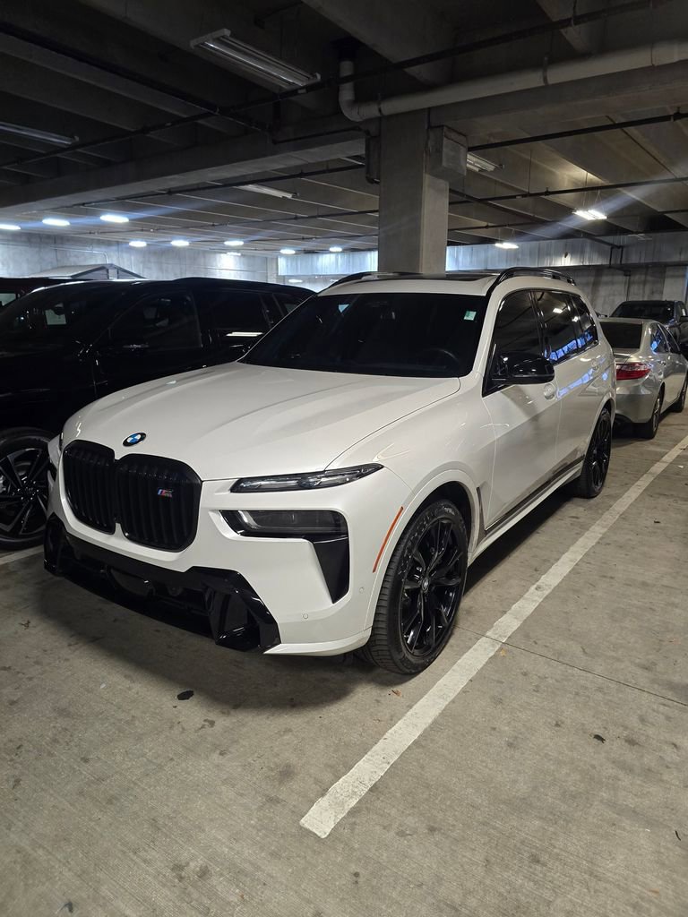 2024 BMW X7 M60i's photo