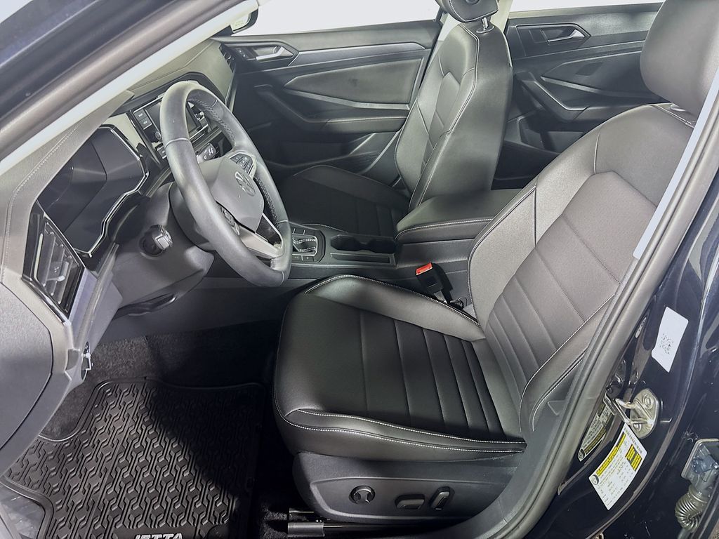 2024 Volkswagen Jetta SE photo 11