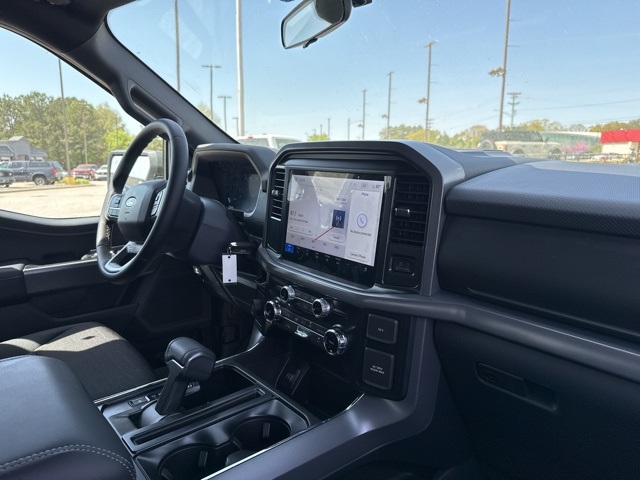 2025 Ford F-150 XLT photo 12