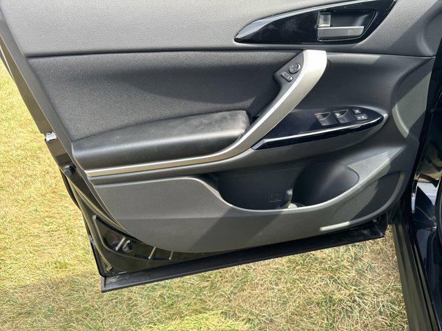 2024 Mitsubishi Eclipse Cross LE photo 3