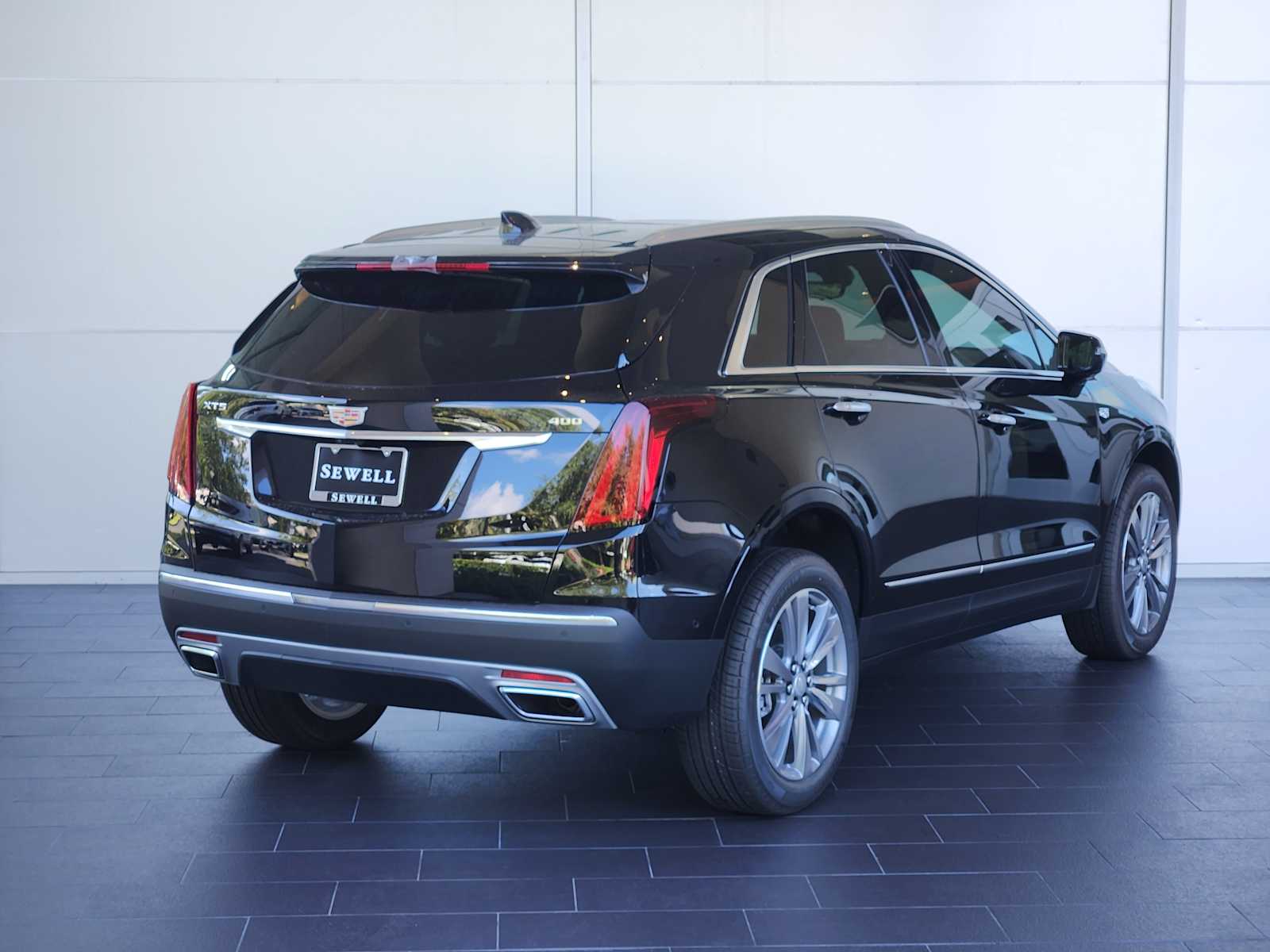2025 Cadillac XT5 Premium Luxury photo 3