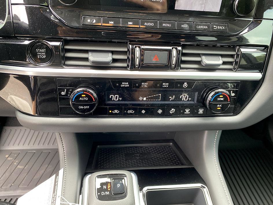 2025 Nissan Pathfinder SL photo 8