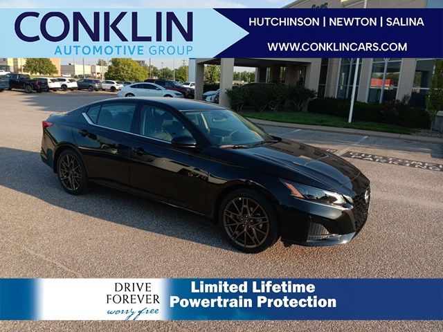 2025 Nissan Altima SR's photo