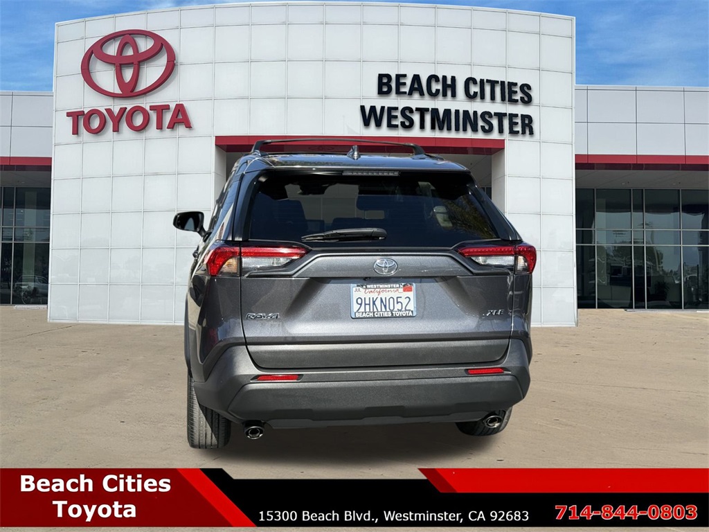 2023 Toyota RAV4 XLE photo 4