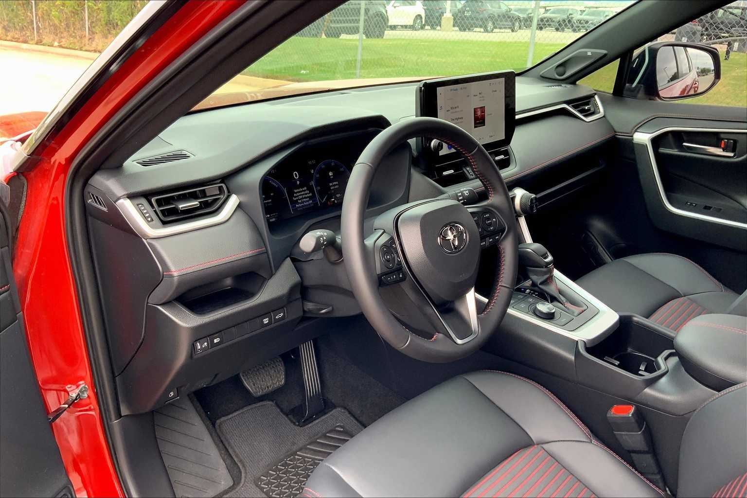 2025 Toyota RAV4 Hybrid XSE photo 32