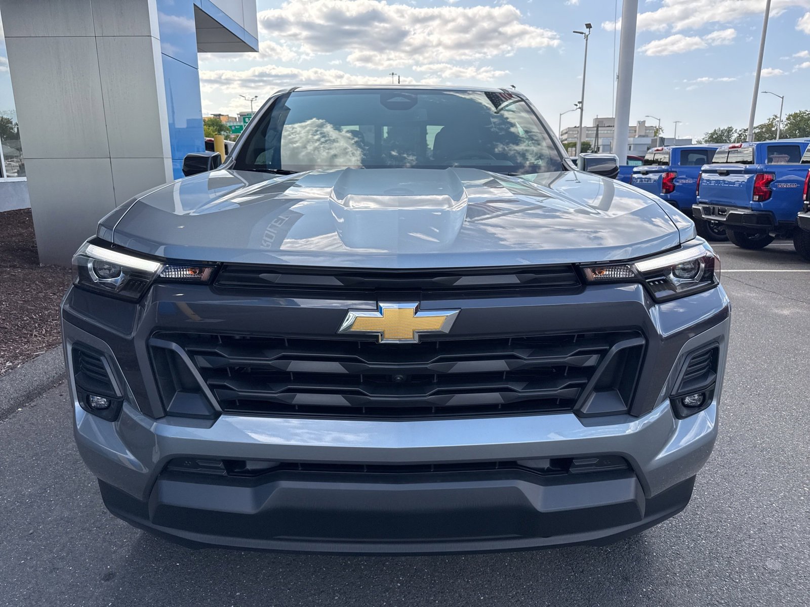 2025 Chevrolet Colorado Work Truck LT photo 2