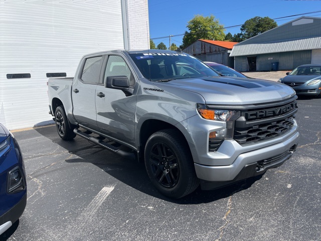 2024 Chevrolet Silverado 1500 Custom photo 2