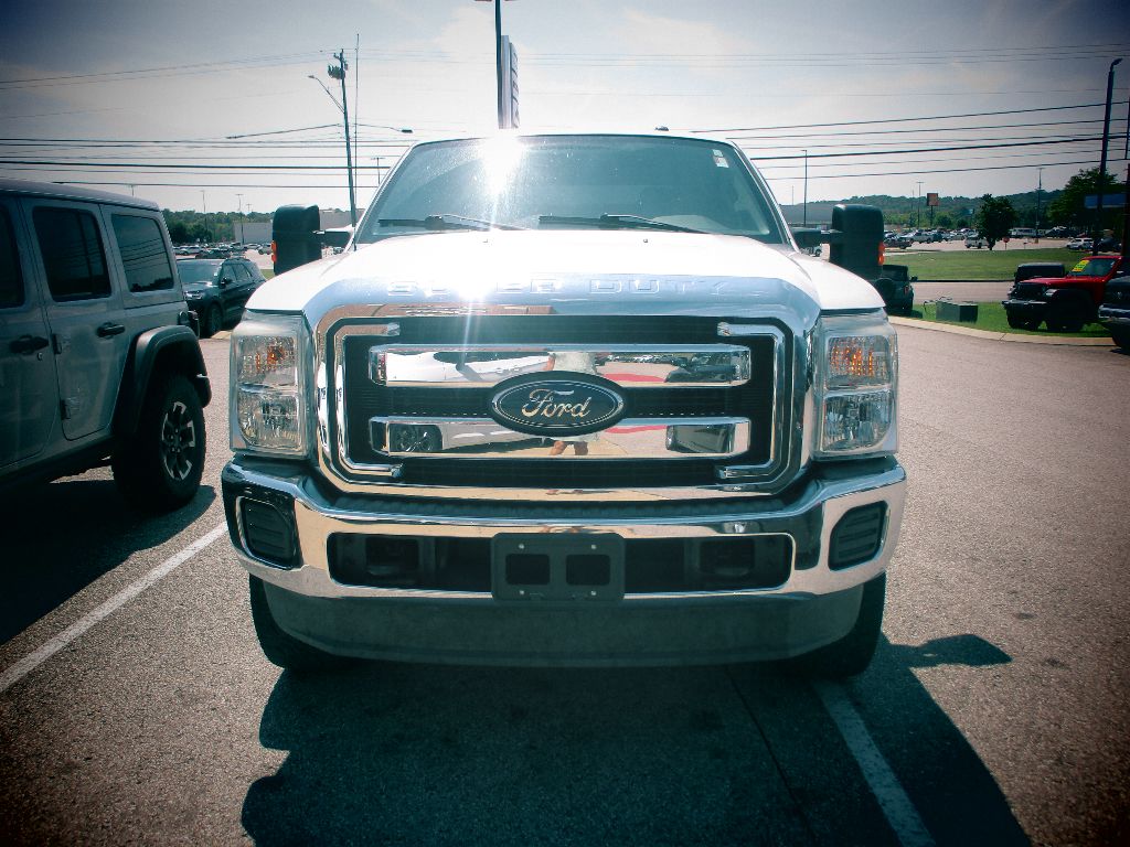 2015 Ford F-250 XLT photo 2