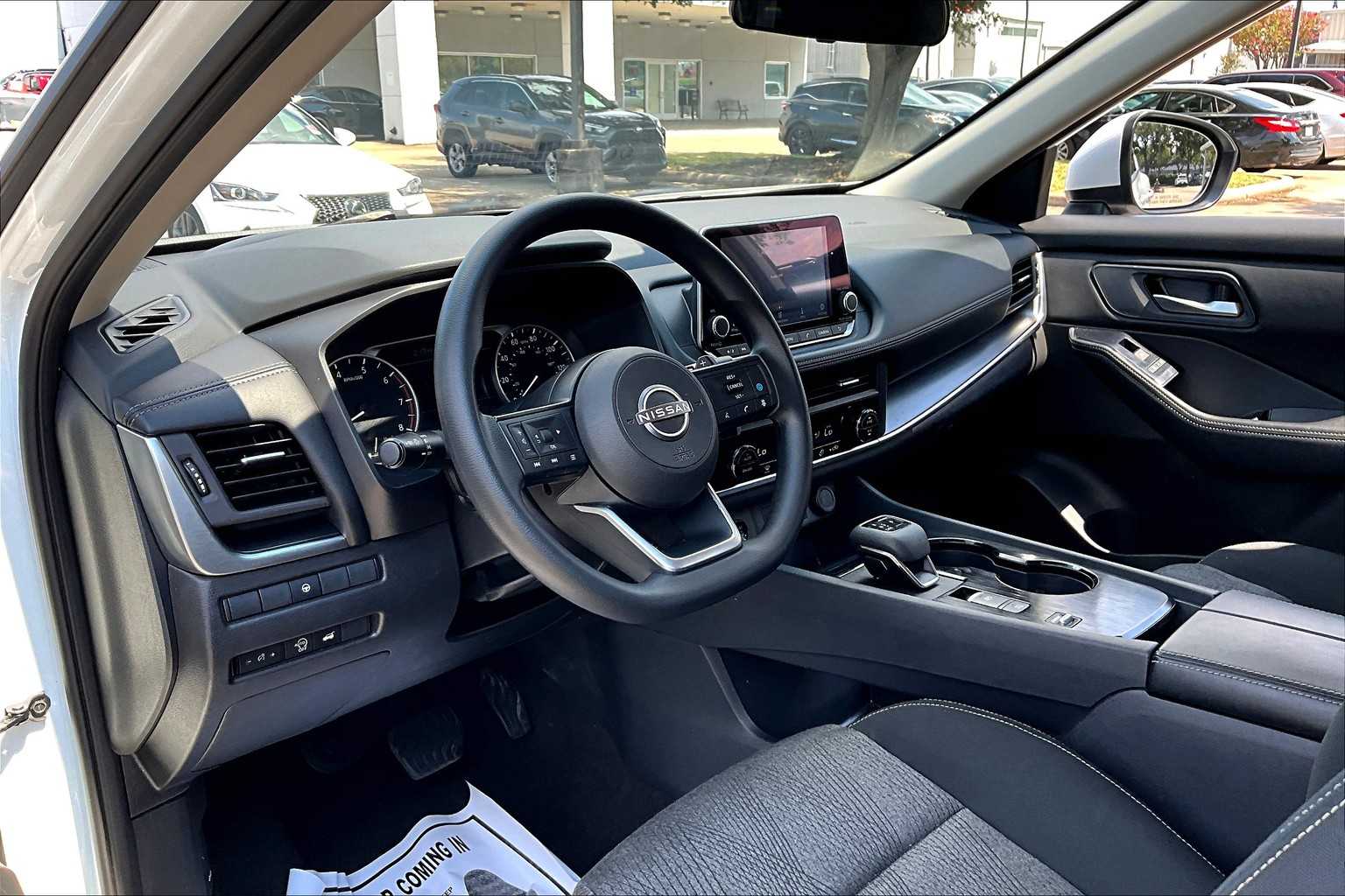 2024 Nissan Rogue SV photo 15