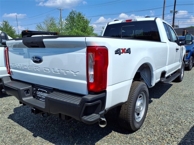 2025 Ford F-350 photo 4