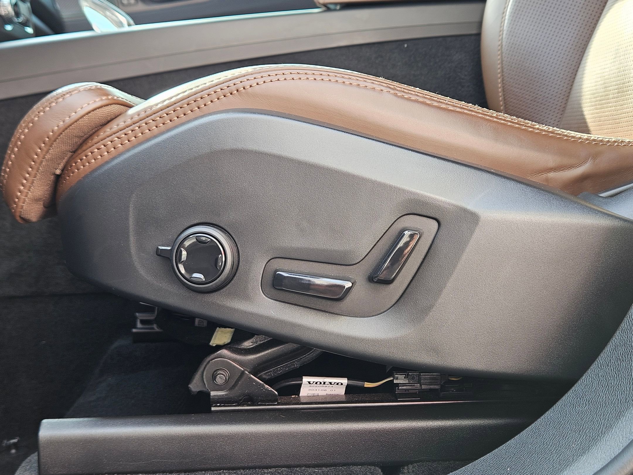 2022 Volvo XC60 Inscription photo 19