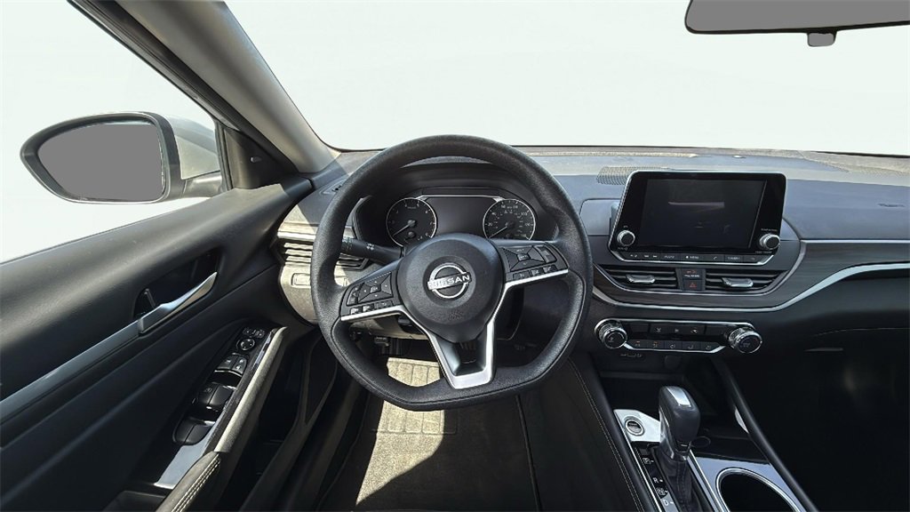 2023 Nissan Altima 2.5 SV photo 7