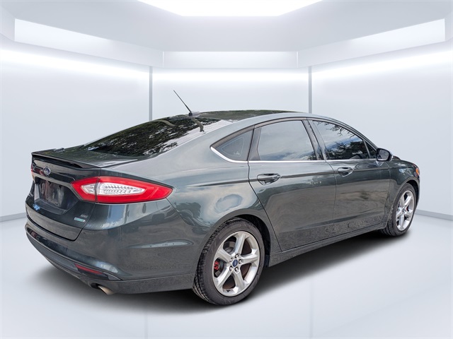 2015 Ford Fusion SE photo 3