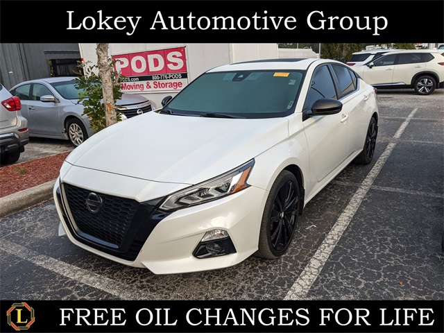 2022 Nissan Altima SR's photo