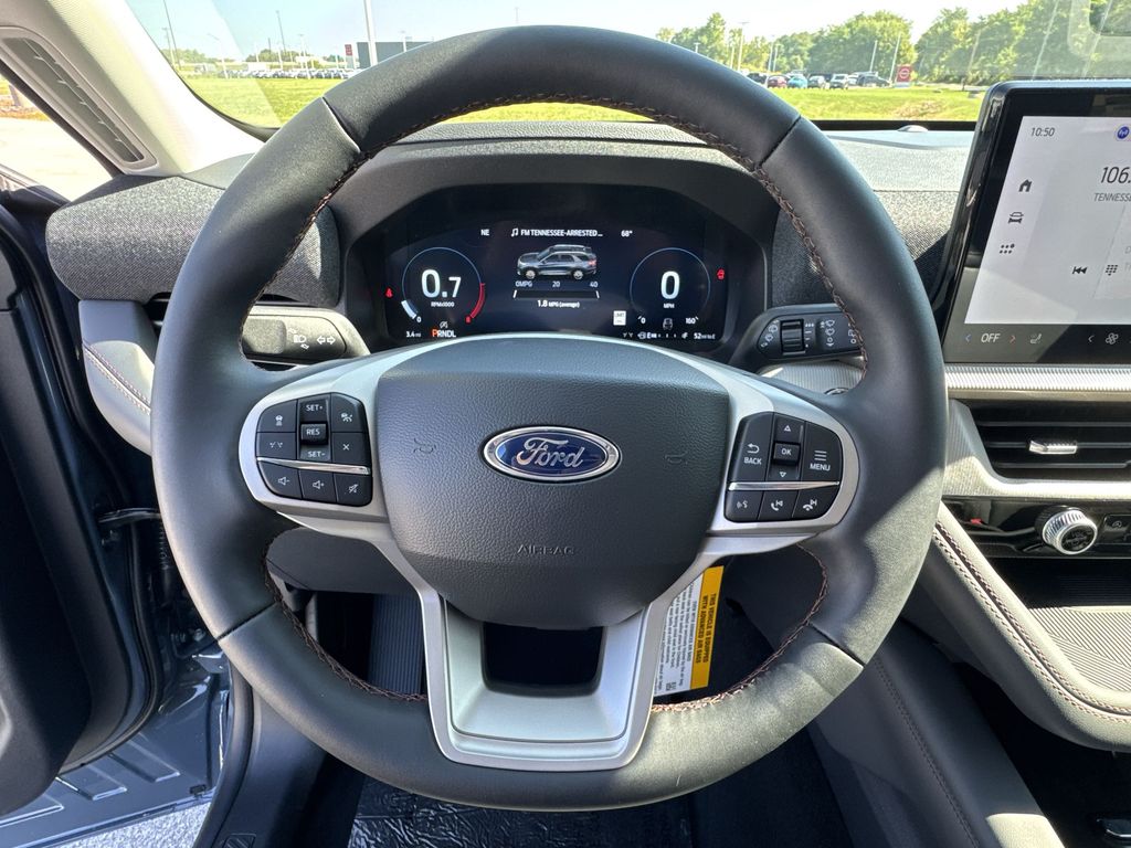 2025 Ford Explorer photo 11