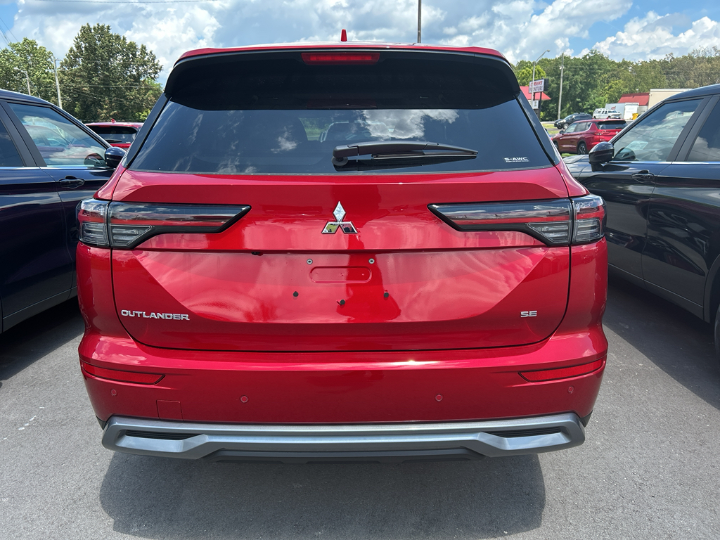 2025 Mitsubishi Outlander SE photo 5