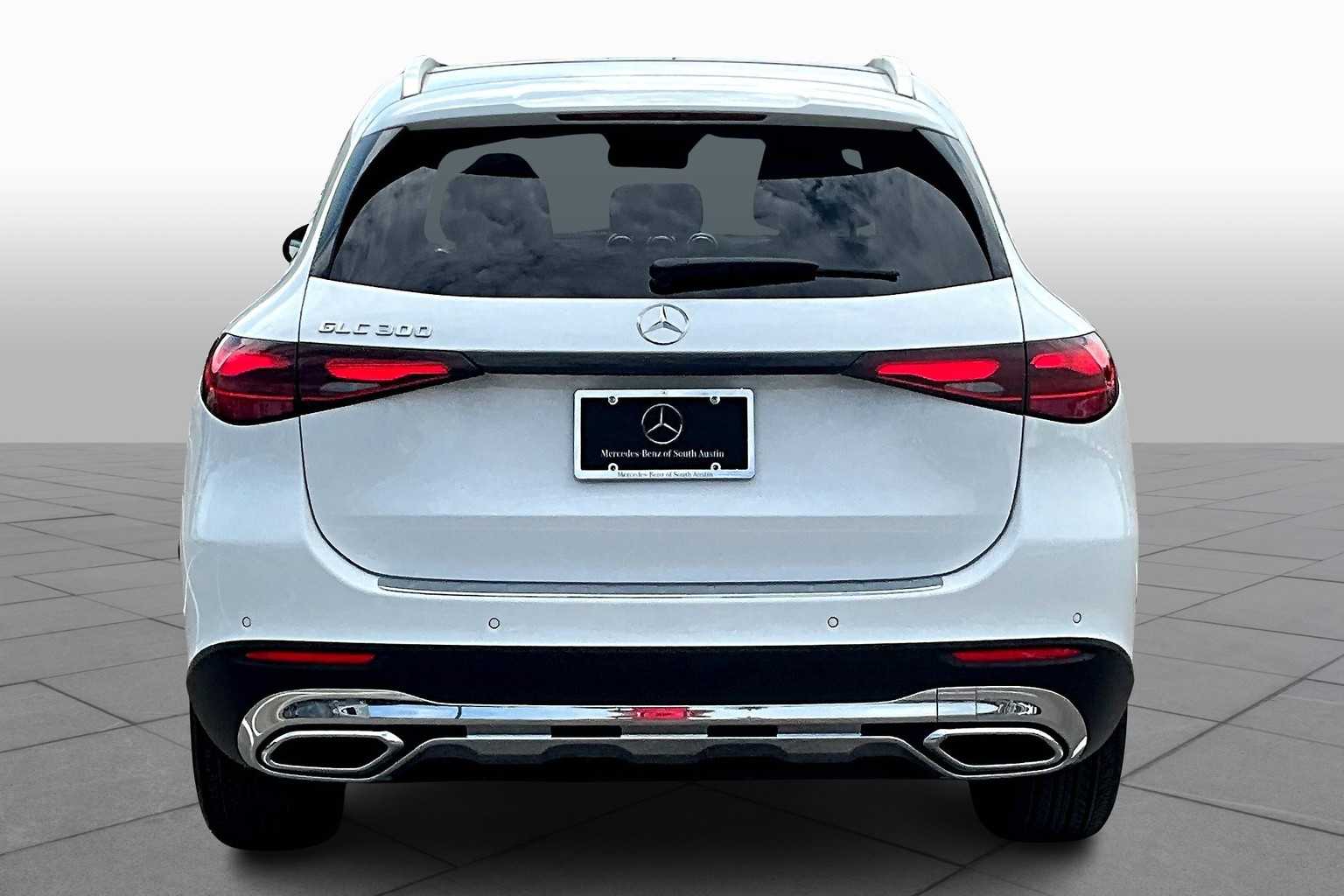2026 Mercedes Benz GLC 300 photo 4