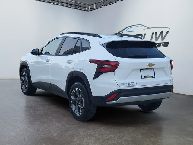 2025 Chevrolet Trax LT photo 4