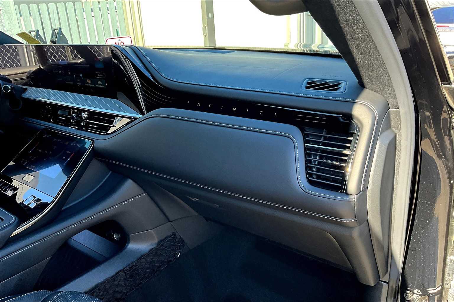 2025 Infiniti QX80 photo 15