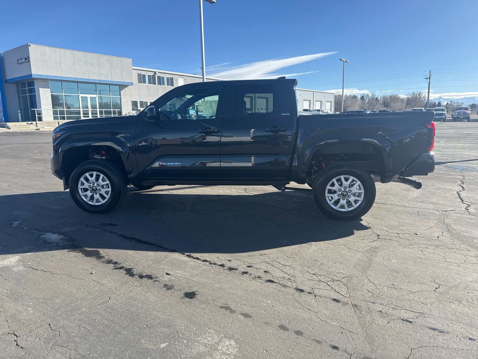 2025 Toyota Tacoma SR5 photo 8