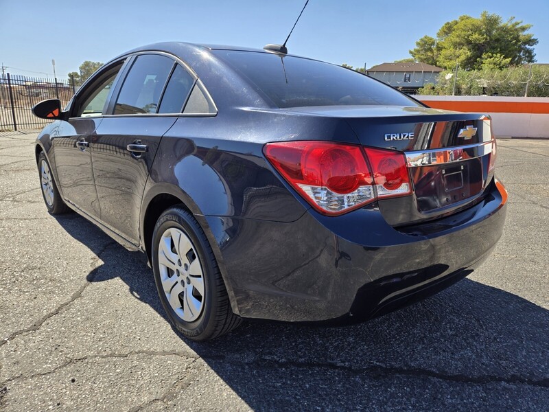 2016 Chevrolet Cruze LS photo 2