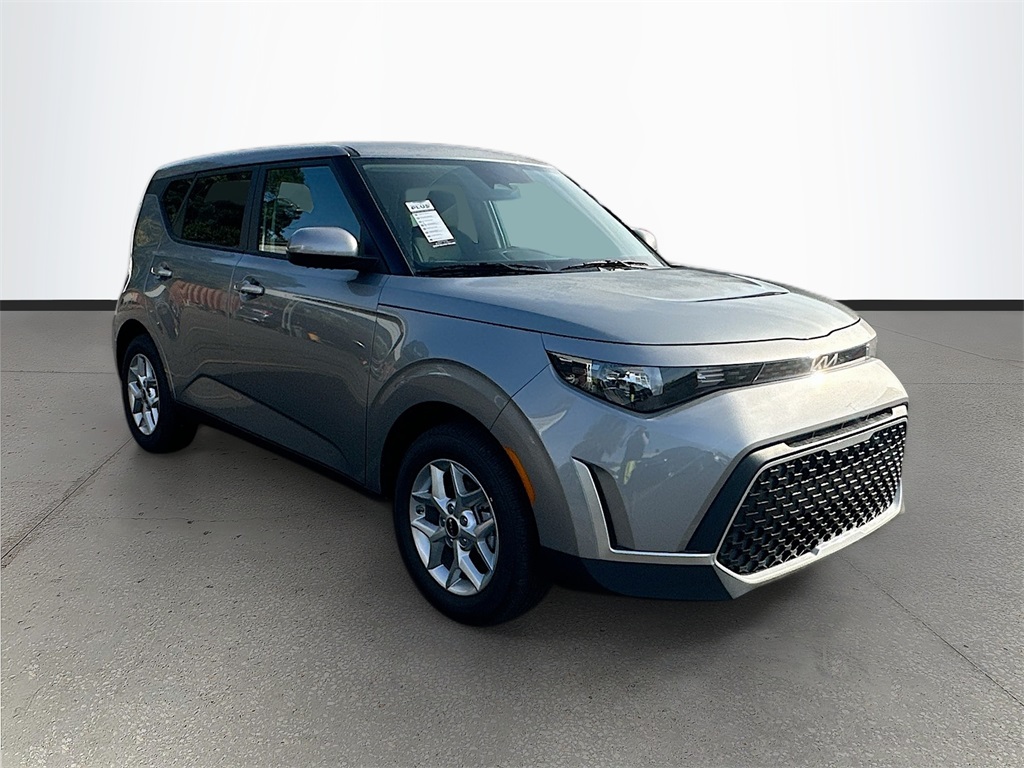 2025 Kia Soul LX's photo