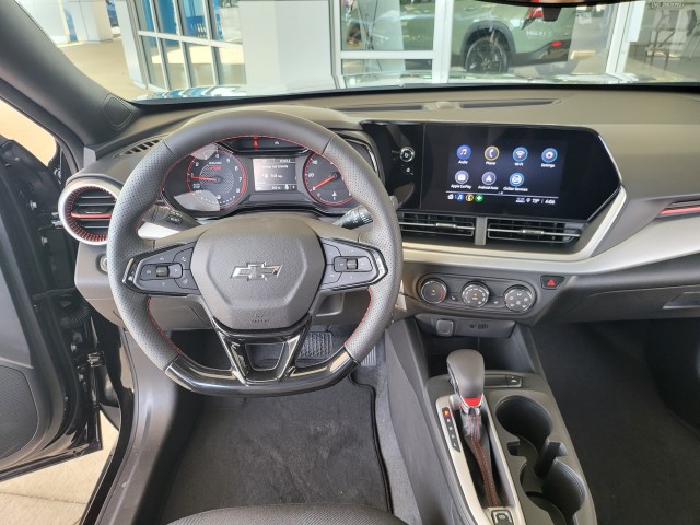 2025 Chevrolet Trax photo 2