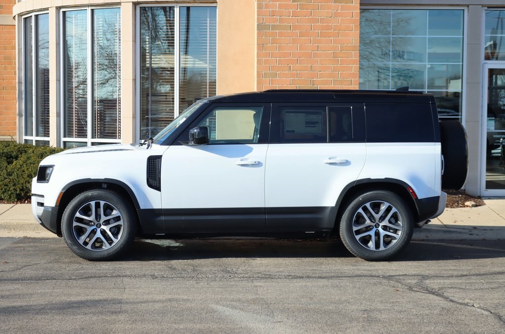 2025 Land Rover Defender 110 S photo 2