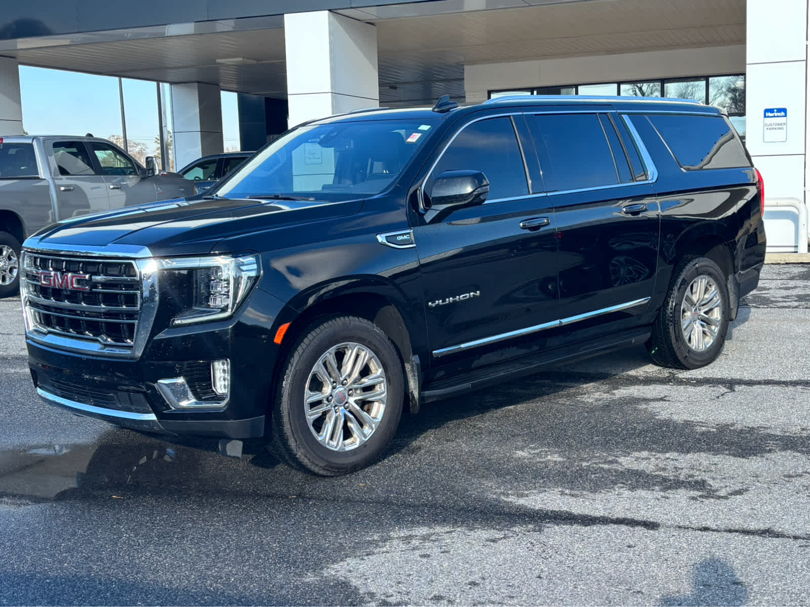 2021 GMC Yukon XL SLT's photo