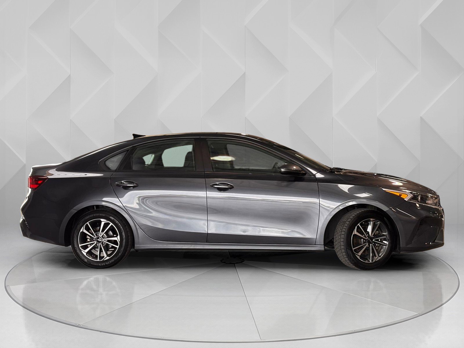 2023 Kia Forte LXS photo 4