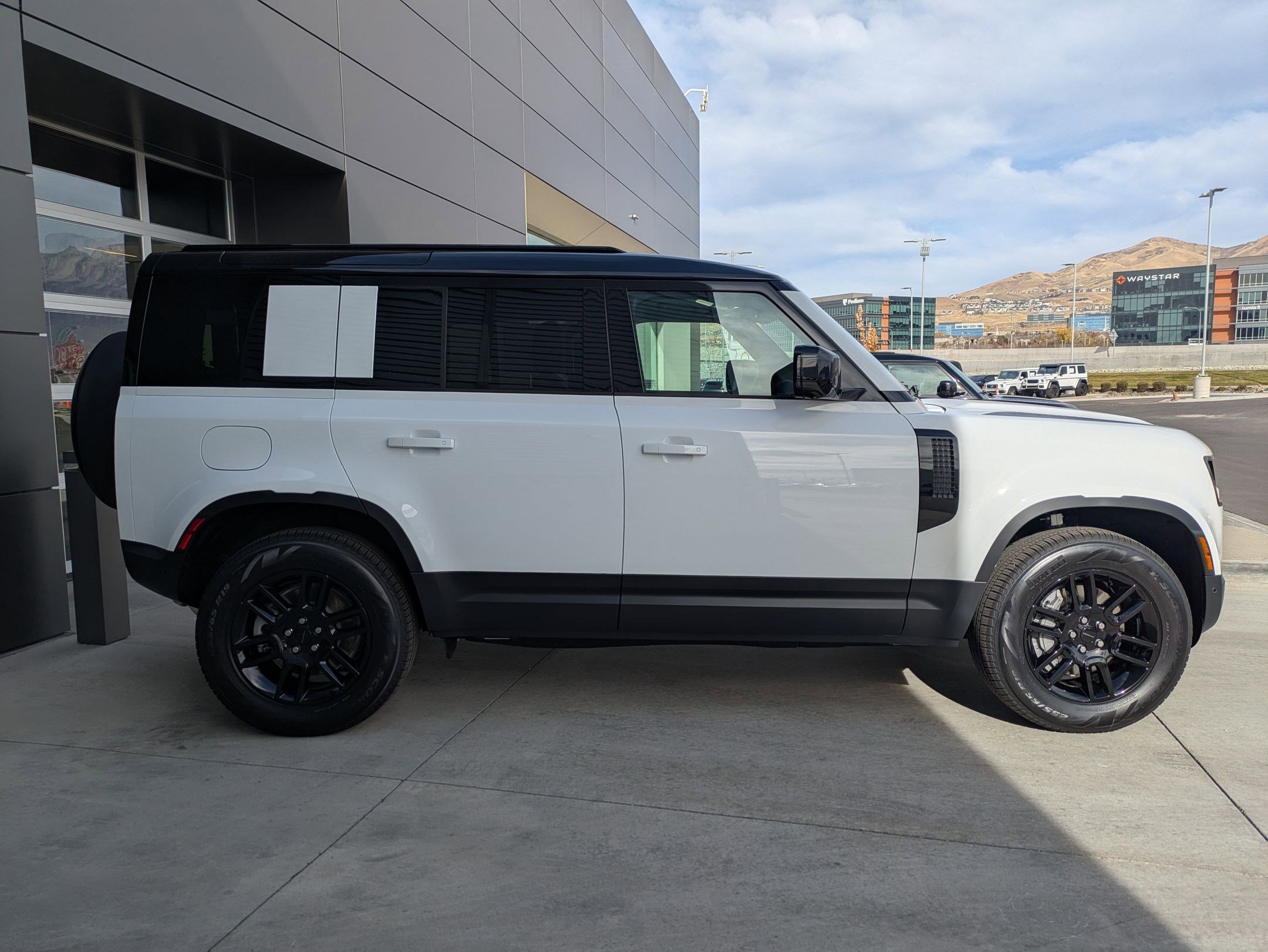 2026 Land Rover Defender 110 S photo 4