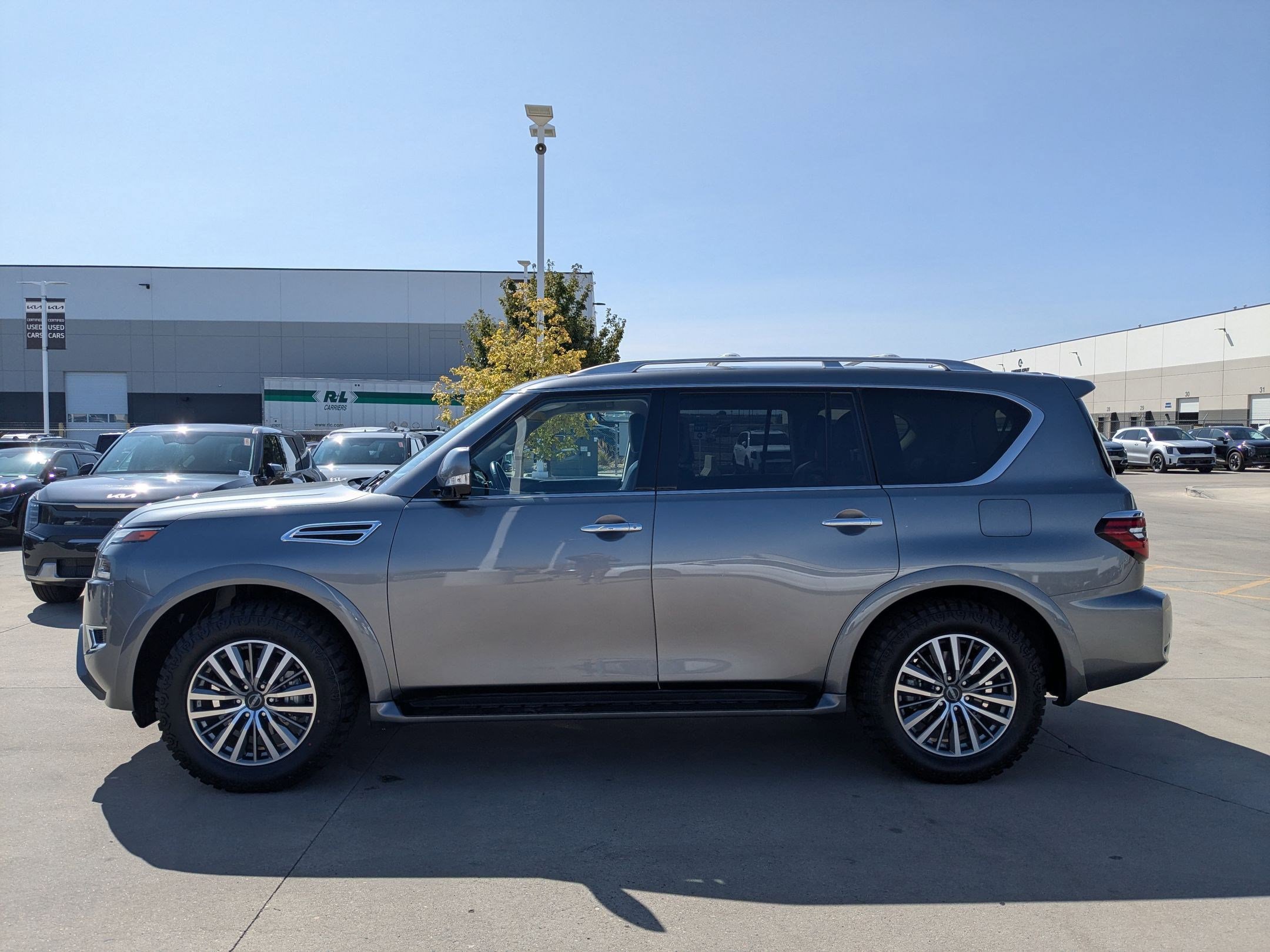 2024 Nissan Armada SL photo 2