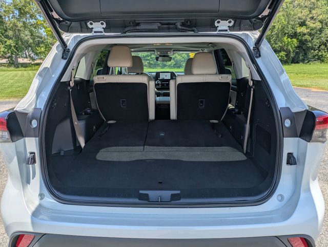 2023 Toyota Highlander XLE photo 23