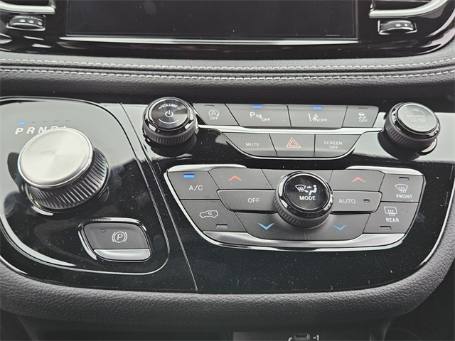 2026 Chrysler Pacifica photo 18