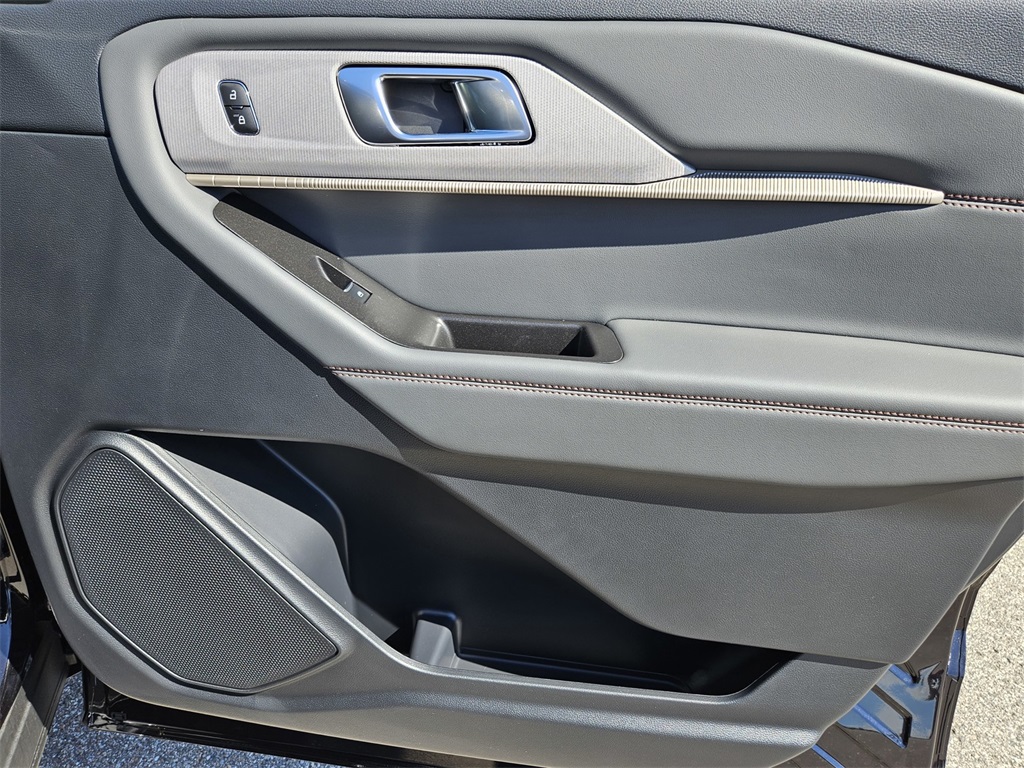 2025 Ford Explorer photo 23