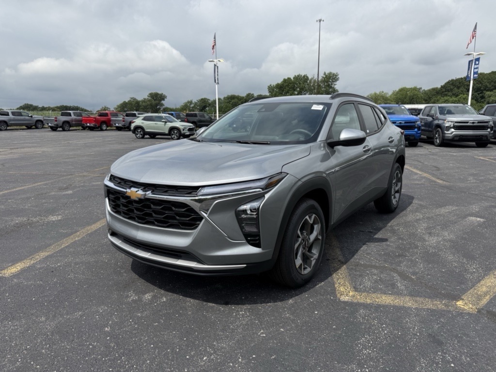 2025 Chevrolet Trax LT photo 16