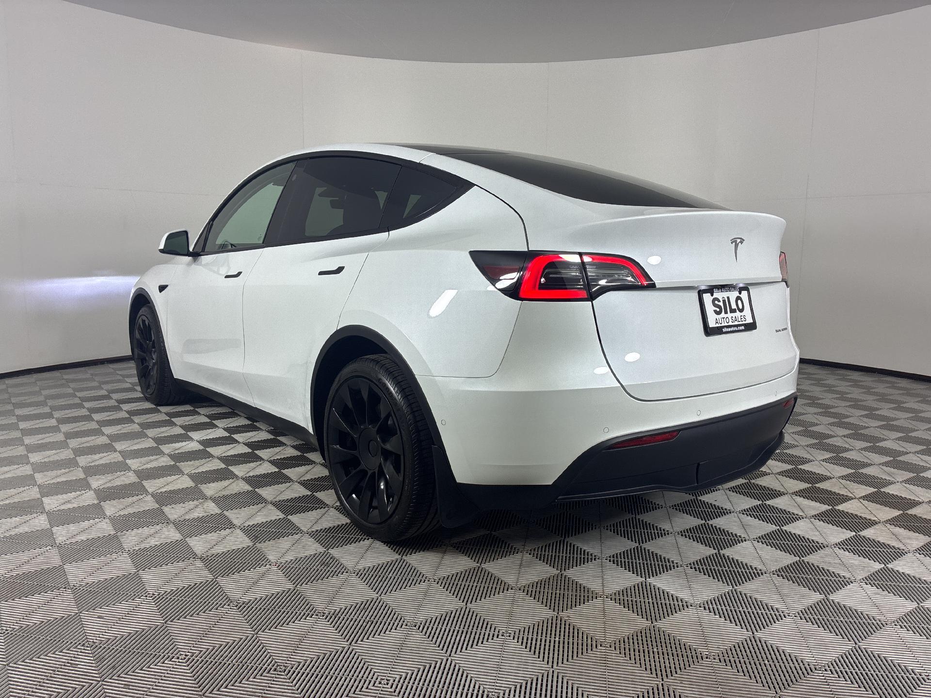2021 Tesla Model Y Long Range photo 3