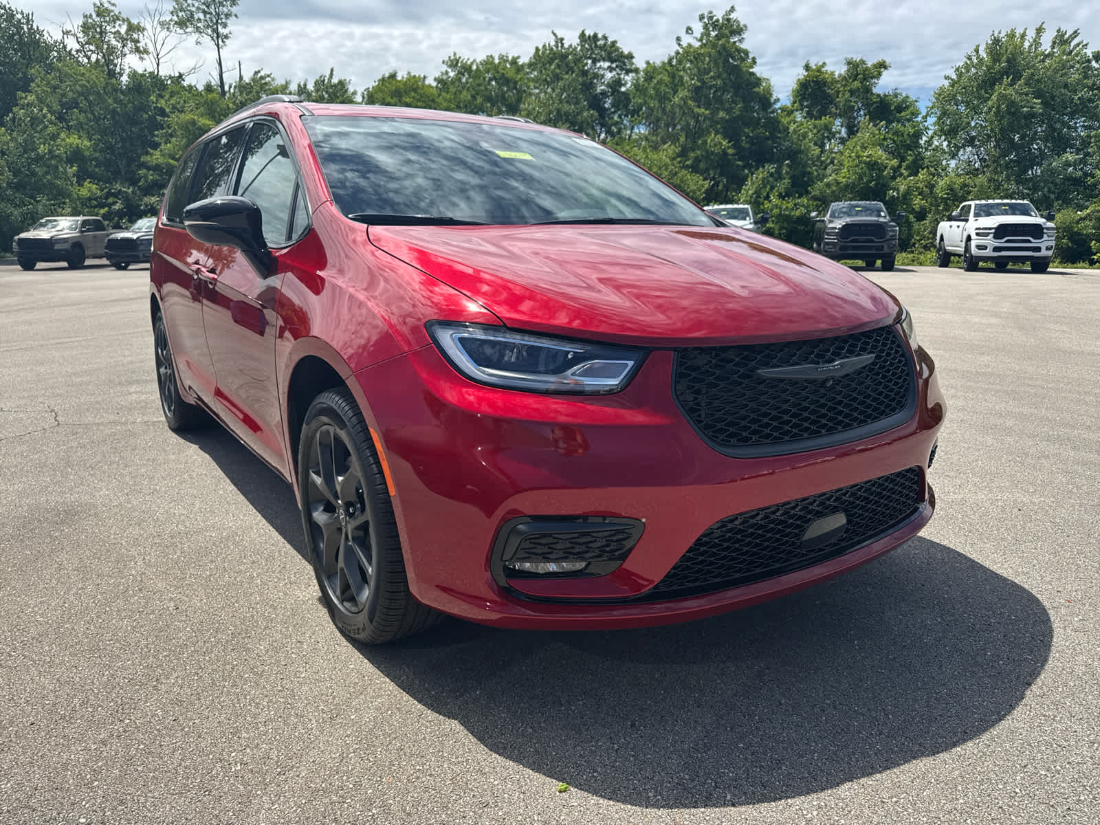 2025 Chrysler Pacifica Limited photo 3