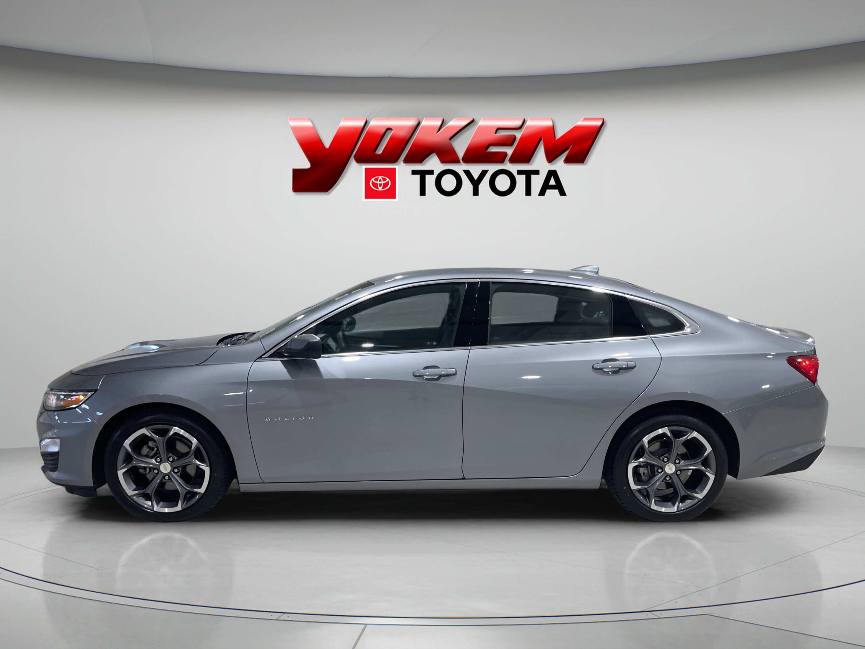 2023 Chevrolet Malibu 1LT photo 2