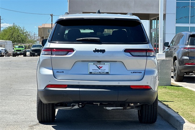 2025 Jeep Grand Cherokee Limited photo 4