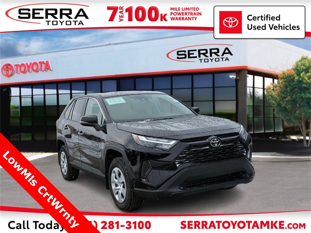 2025 Toyota RAV4 LE's photo