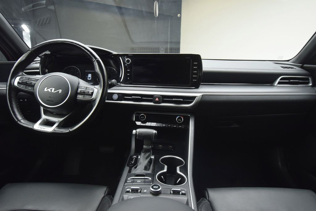 2023 Kia K5 GT-Line photo 3