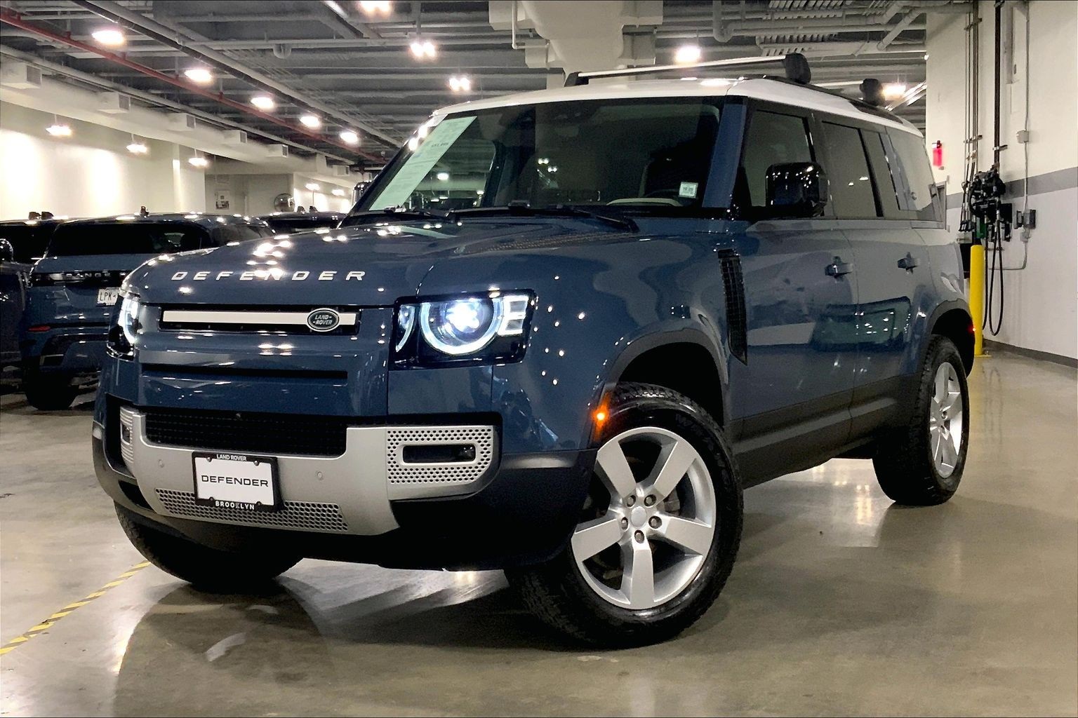 2024 Land Rover Defender S's photo