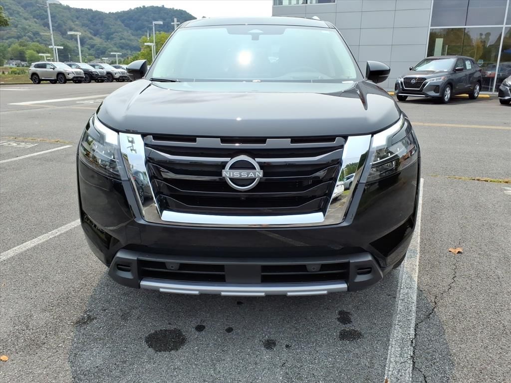 2025 Nissan Pathfinder Platinum photo 8