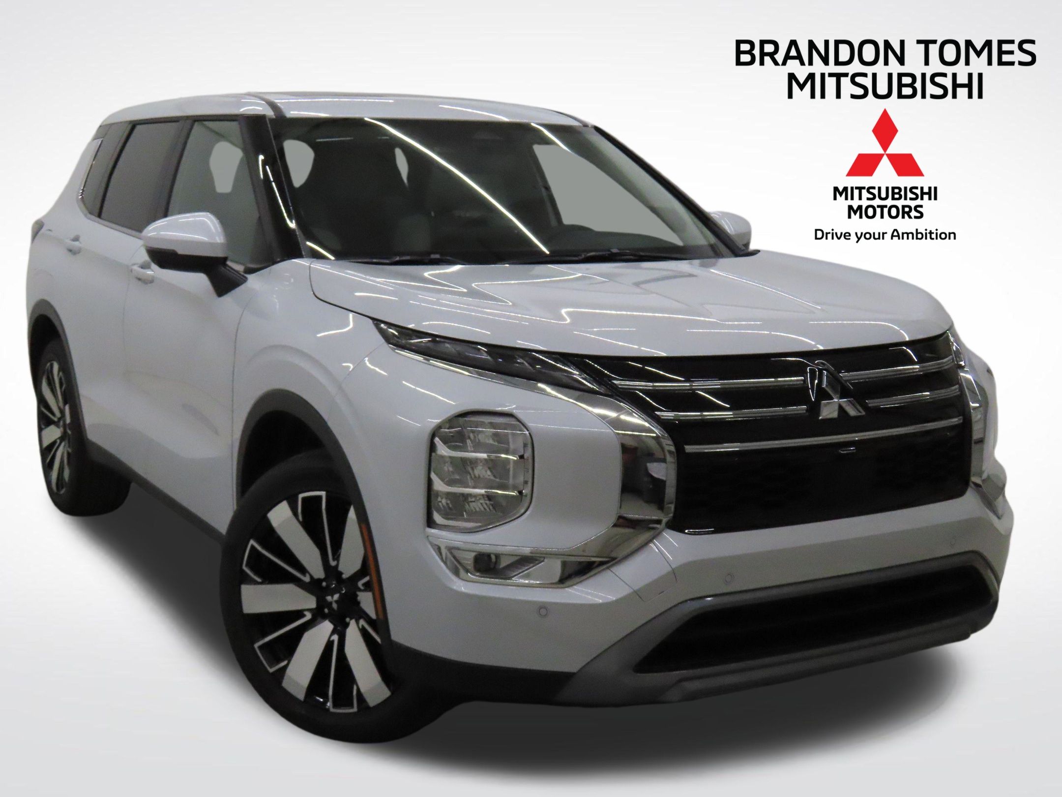 2025 Mitsubishi Outlander SE's photo