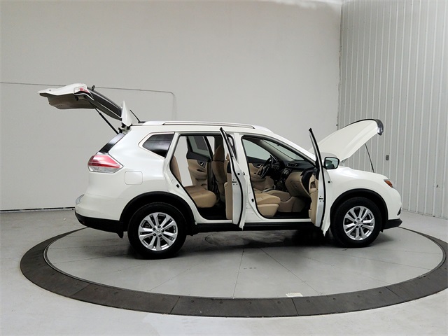 2016 Nissan Rogue SV photo 16